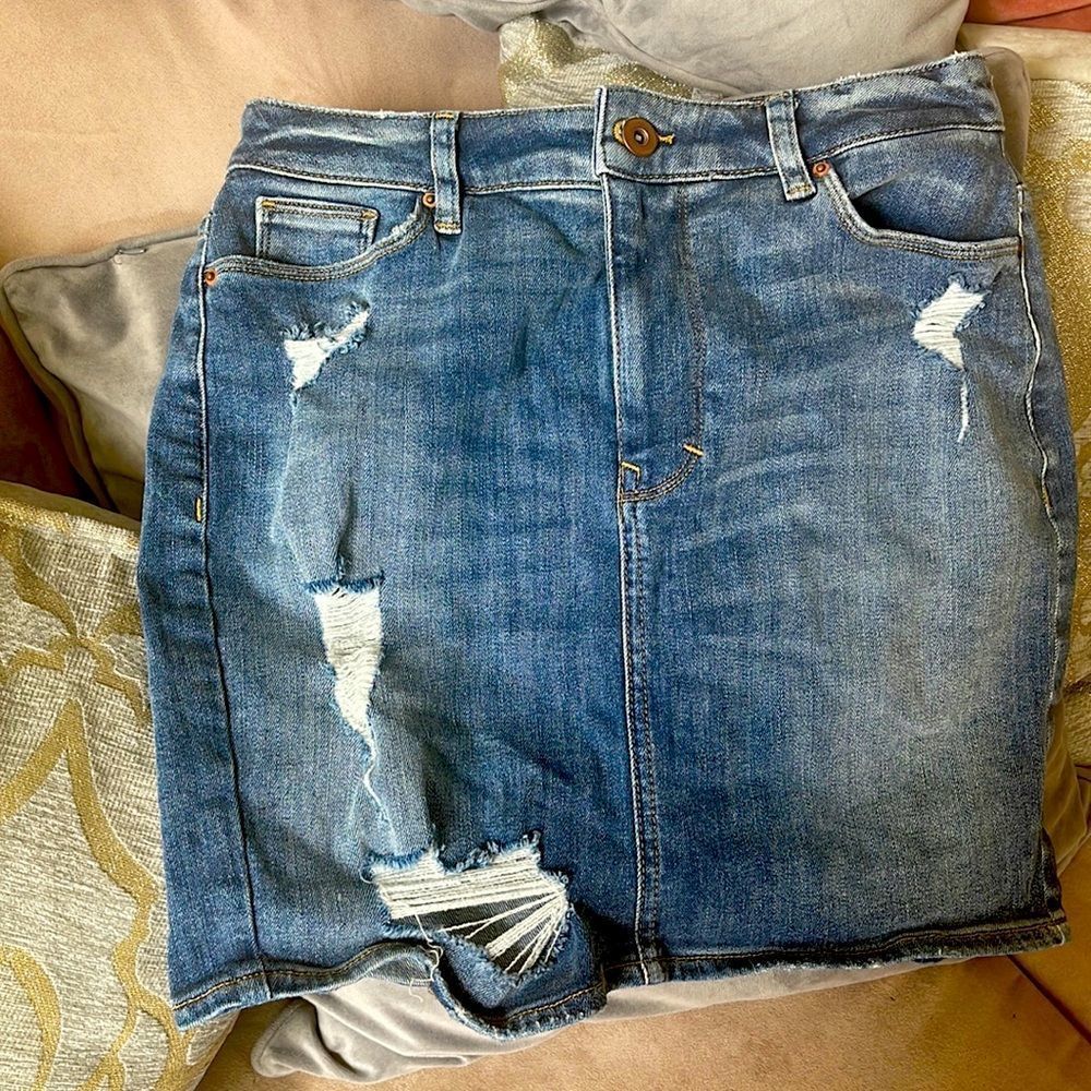 H&M 5 pocket denim destroyed mini skirt